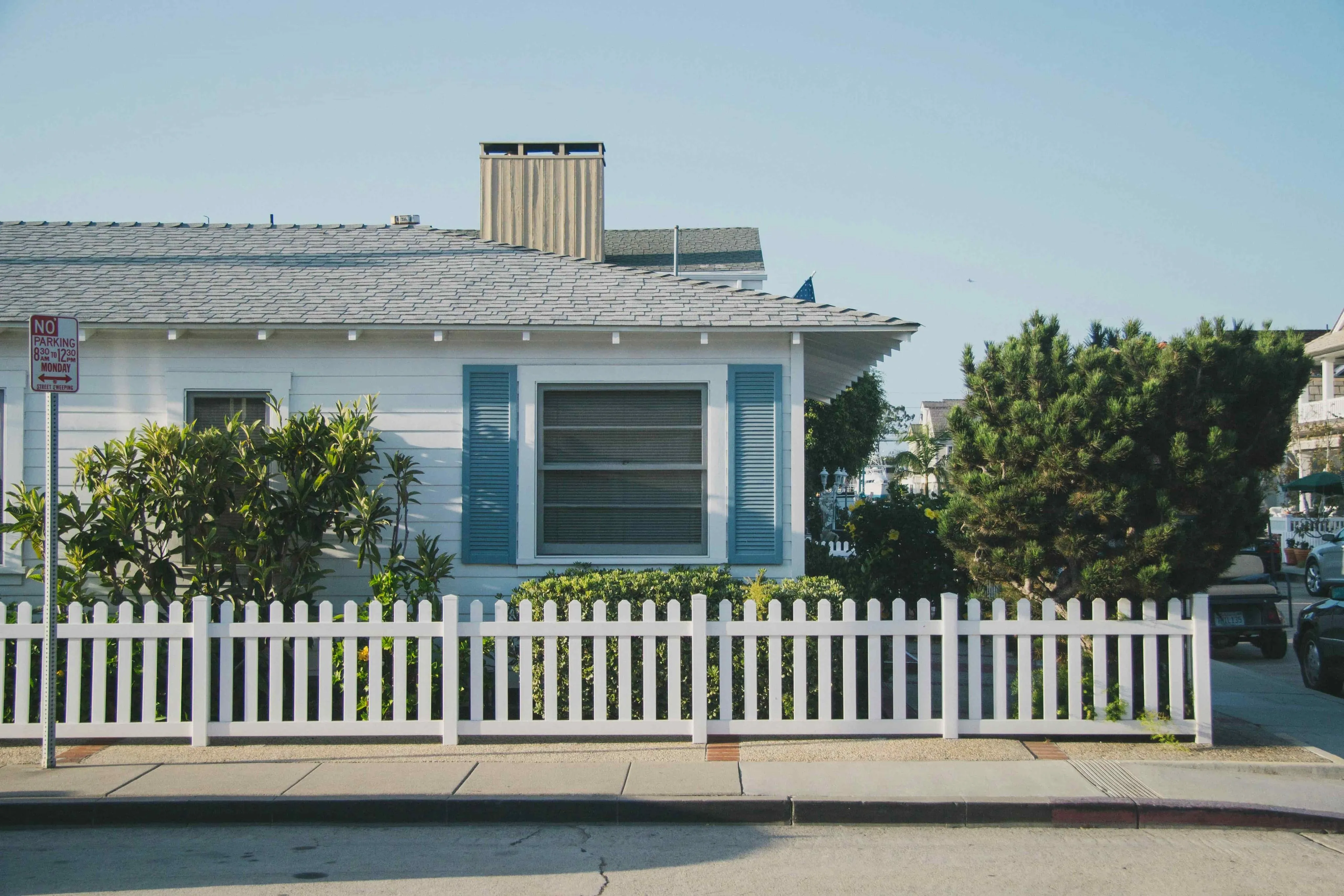 Should I Buy a House Now or Wait?