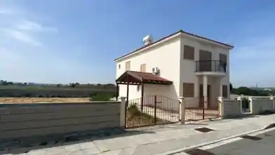 3 bedrooms Detached House for rent, Larnaca, Livadia
