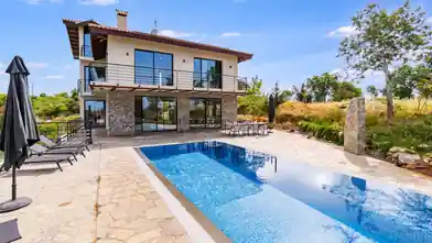 Վիլլա վաճառքիՊաֆոսում, Ծադաում