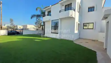 4 bedrooms Detached House for rent, Limassol, Kato Polemidia