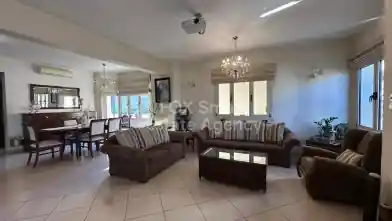 4 bedrooms Semidetached House for rent, Limassol