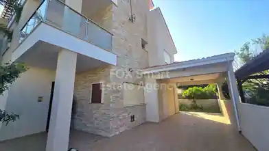 5+ bedrooms Semidetached House for rent, Limassol