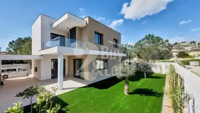 4 bedrooms Detached House for rent, Limassol, Agios Tychon