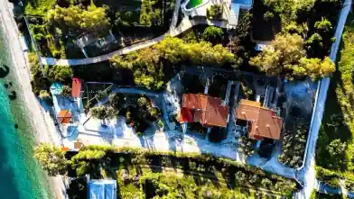 5+ комнатный Отдельный дом на продажу, Коринфия, Скалома