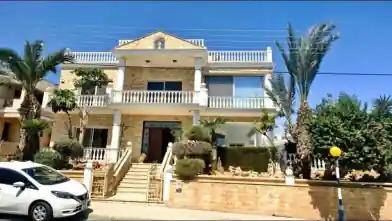 5+ bedrooms Detached House for rent, Limassol, Mesa Geitonia