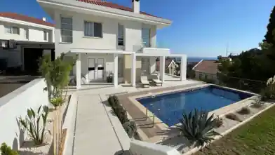 4 bedrooms Detached House for rent, Limassol, Agios Tychon