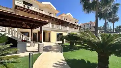 5+ bedrooms Detached House for rent, Limassol, Pareklisia