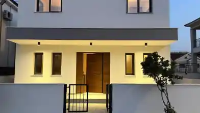 5+ bedrooms Semidetached House for rent, Larnaca