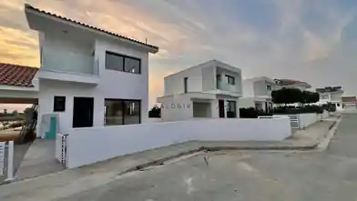 Отдельный дом на продажу, Ларнака, Софтадес