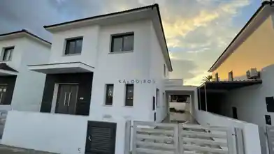 Bliźniak na wynajem, Larnaka, Aradipu