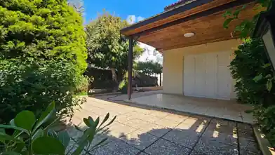 Bliźniak na sprzedaż, Larnaka, Periwolia