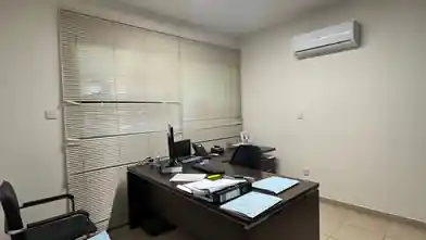 Գրասենյակ վարձակալության Լառնաքաում