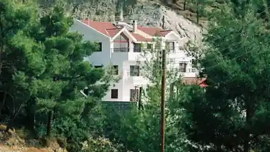 4 bedrooms Detached House for rent, Limassol, Moniatis