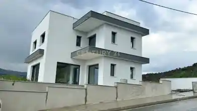 4-кімнатний Окремий будинок на продаж, Лімасол, Акрунда