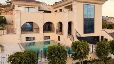 5+ bedrooms Detached House for rent, Limassol, Mesa Geitonia