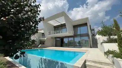 5+ bedrooms Detached House for rent, Limassol, Mouttagiaka
