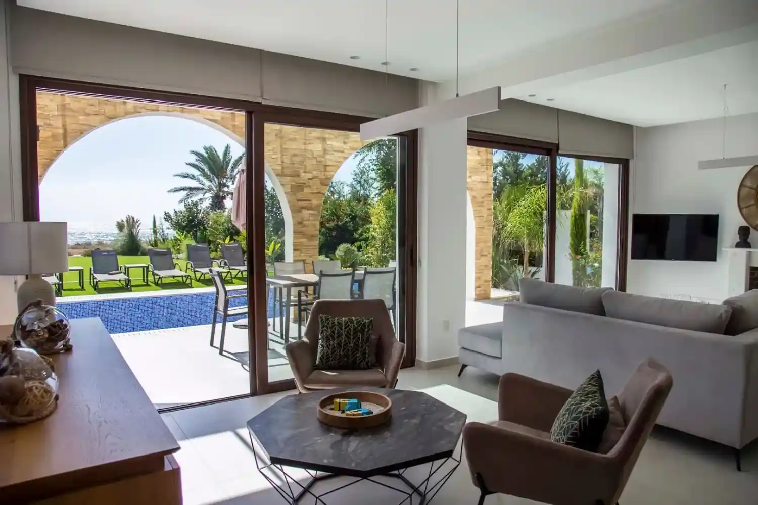 Варіант оздоблення проєкту Ionion Luxury Villas 6